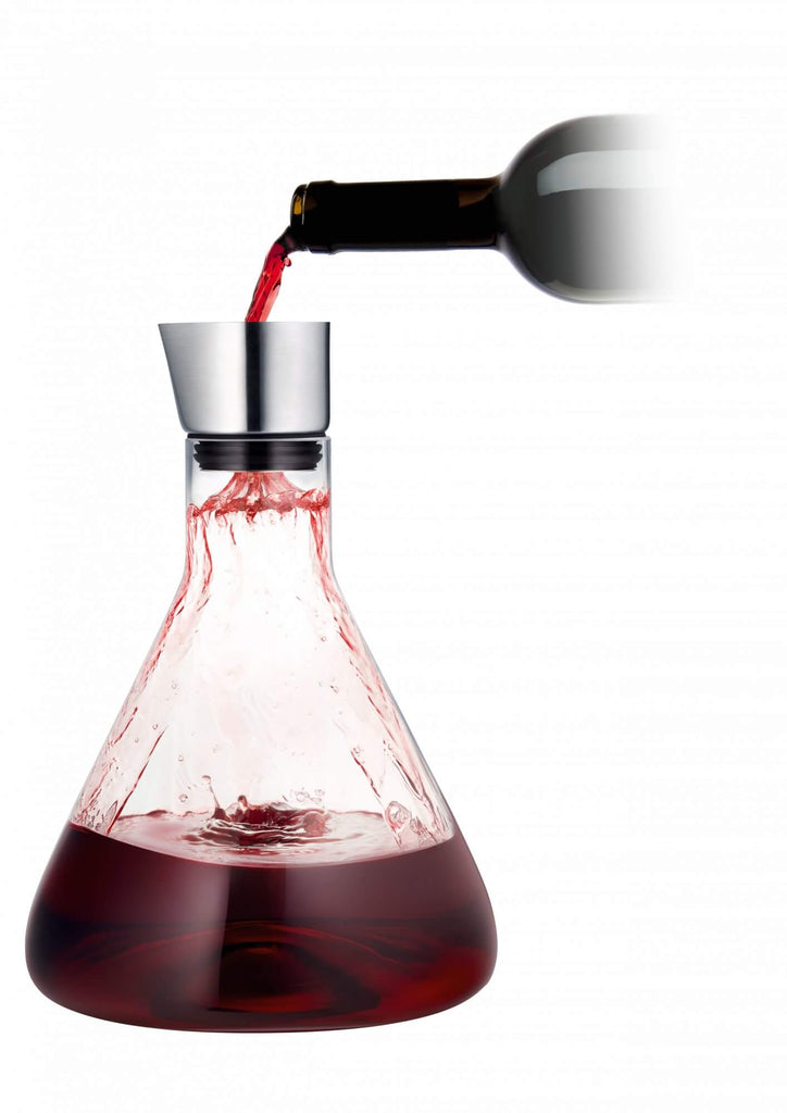 The Blomus decanter in use